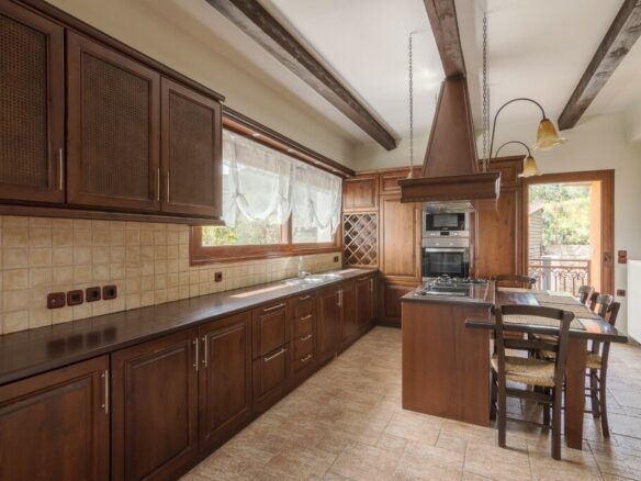 3-bedroom Villa In Nikos Kazantzakis, Greece (410 M²)
