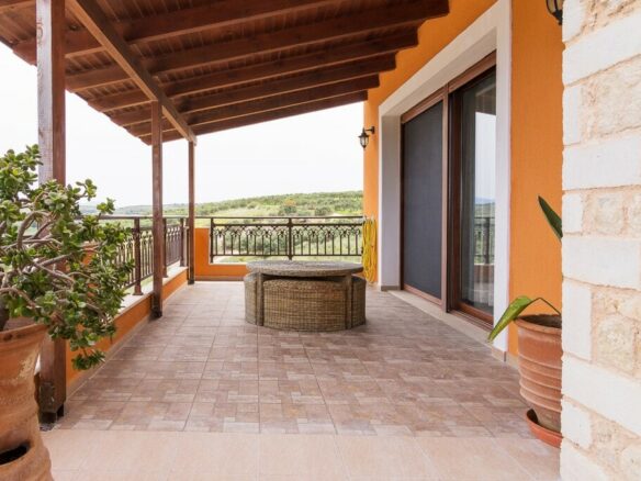 3-bedroom Villa In Nikos Kazantzakis, Greece (410 M²)