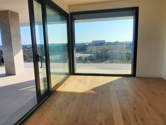 Stunning New Four-room Apartment With Terrace In Aurelia Area