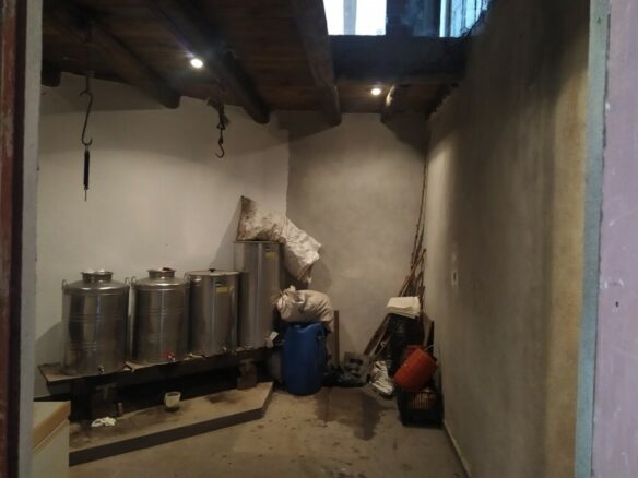 Building In Thermaikos, Greece (850 M²)