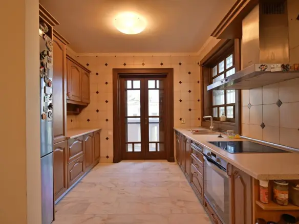4-bedroom Detached House In Voula, Greece (304 M²)