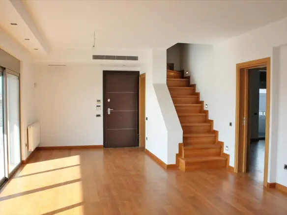 4-bedroom Maisonette In Glyfada, Greece (185 M²)