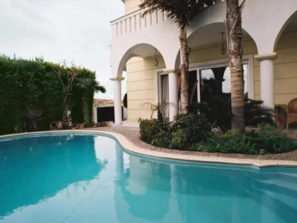 5-bedroom Villa In Alimos, Greece (360 M²)