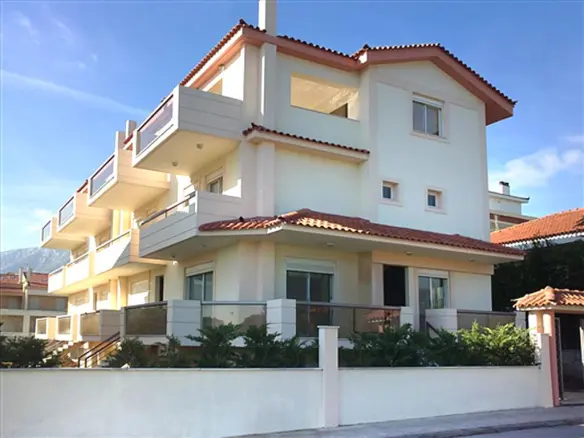 Complex In Pallini, Greece (1.600 M²)
