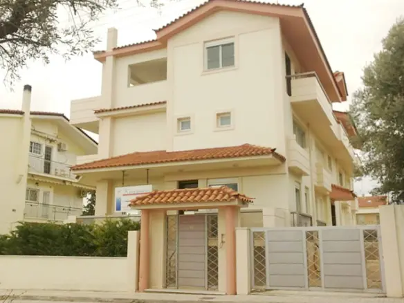 Complex In Pallini, Greece (1.600 M²)