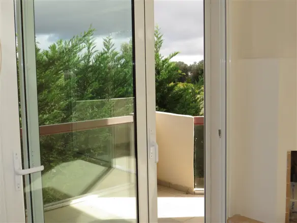 Complex In Pallini, Greece (1.600 M²)