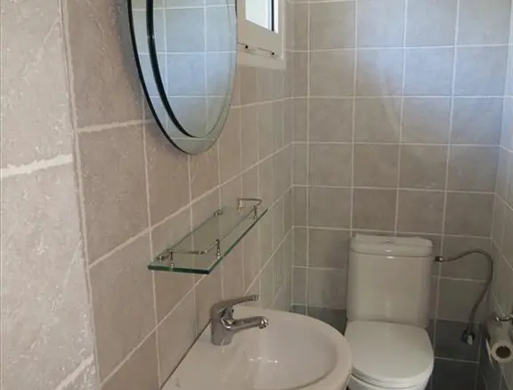 Complex In Pallini, Greece (1.600 M²)