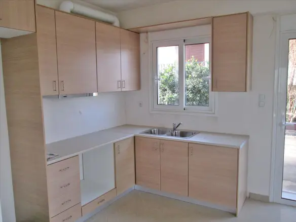 Complex In Pallini, Greece (1.600 M²)