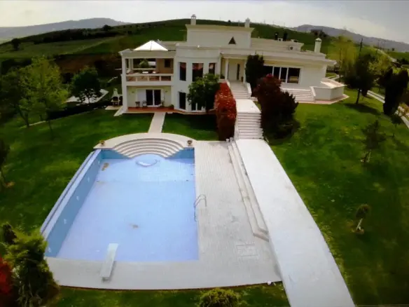 6-bedroom Villa In Thermi, Greece (600 M²)