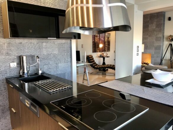 2-bedroom Flat In Agia Varvara, Greece (111 M²)