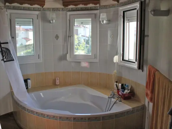 5-bedroom Villa In Dion, Greece (300 M²)