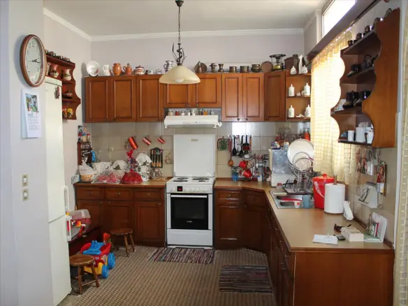 3-bedroom Flat In Perama, Greece (180 M²)