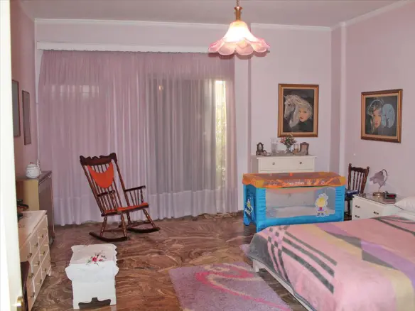3-bedroom Flat In Perama, Greece (180 M²)