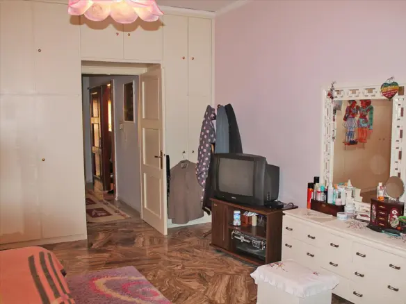 3-bedroom Flat In Perama, Greece (180 M²)
