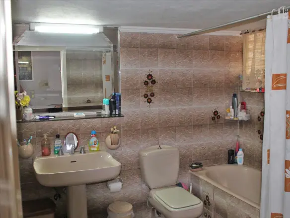 3-bedroom Flat In Perama, Greece (180 M²)
