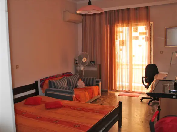 3-bedroom Flat In Perama, Greece (180 M²)
