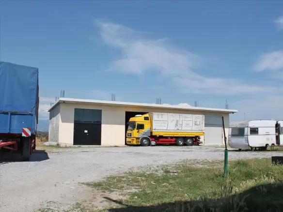 Business In Greece (630 M²)