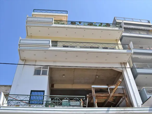 Building In Perama, Greece (1.003 M²)