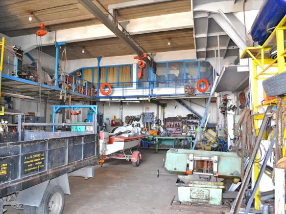 Building In Perama, Greece (1.003 M²)