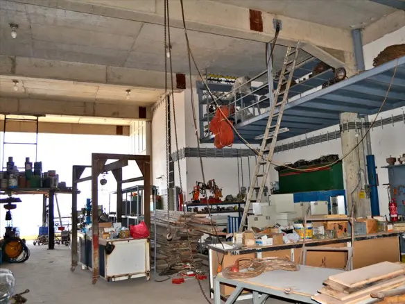 Building In Perama, Greece (1.003 M²)