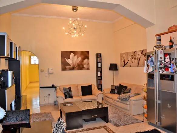 Building In Perama, Greece (1.003 M²)