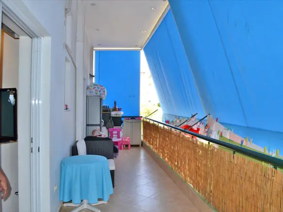 Building In Perama, Greece (1.003 M²)