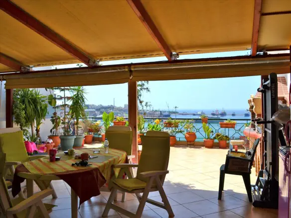 Building In Perama, Greece (1.003 M²)