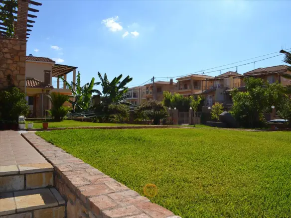 8-bedroom Villa In Pirgos, Greece (600 M²)