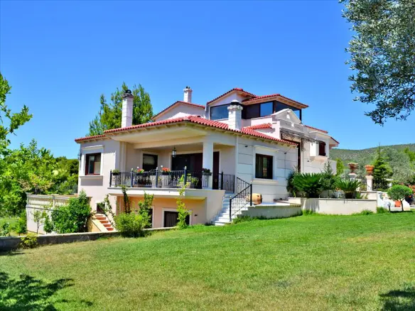Detached House In Eretria, Greece (550 M²)
