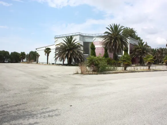 Building In Thermi, Greece (580 M²)