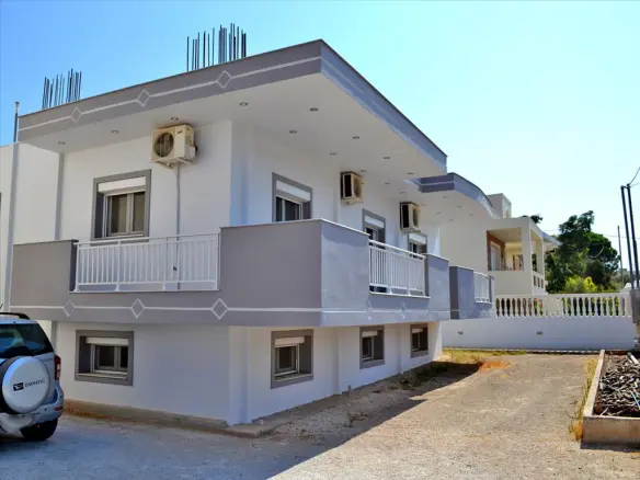 Complex In Loutraki-perachora, Greece (910 M²)