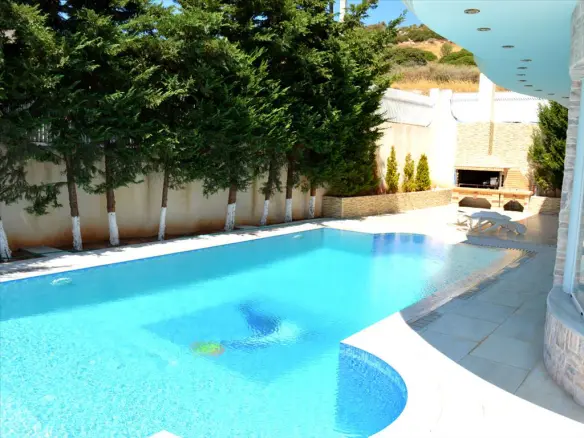 7-bedroom Villa In Kalivia Thorikou, Greece (500 M²)