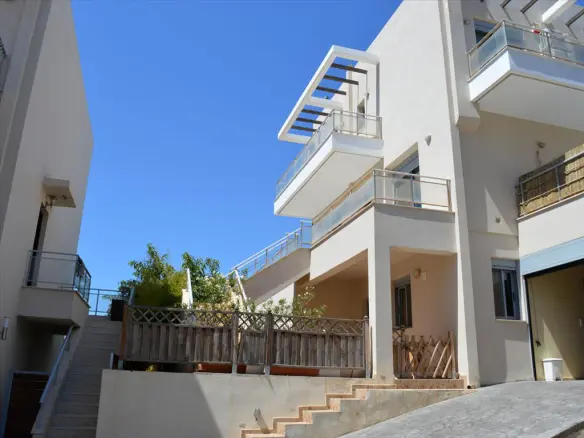 4-bedroom Maisonette In Kalivia Thorikou, Greece (180 M²)