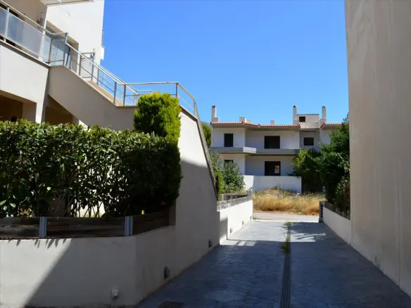 4-bedroom Maisonette In Kalivia Thorikou, Greece (180 M²)