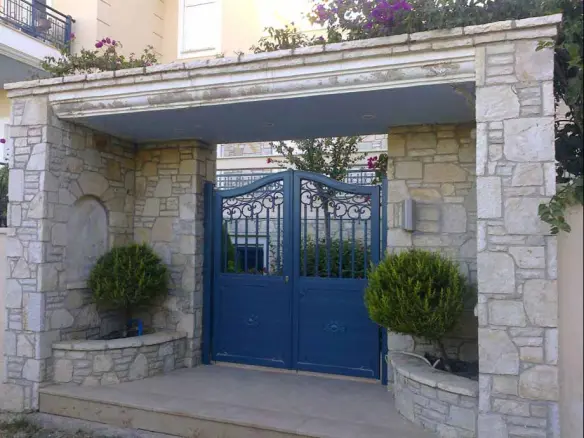 4-bedroom Maisonette In Megara, Greece (300 M²)