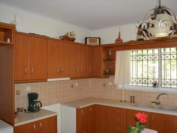 6-bedroom Detached House In Keratea, Greece (190 M²)