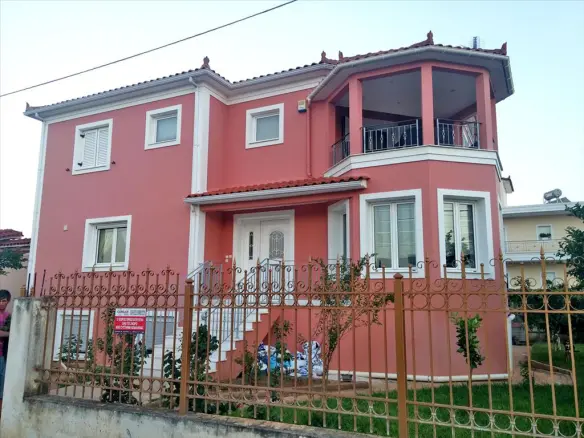4-bedroom Detached House In Velo, Greece (367 M²)