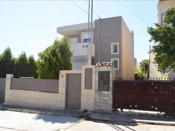3-bedroom Maisonette In Artemida (loutsa), Greece (139 M²)