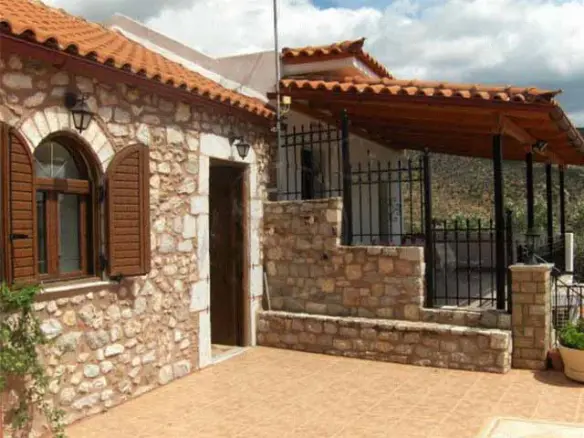 Detached House In Therapni, Greece (120 M²)