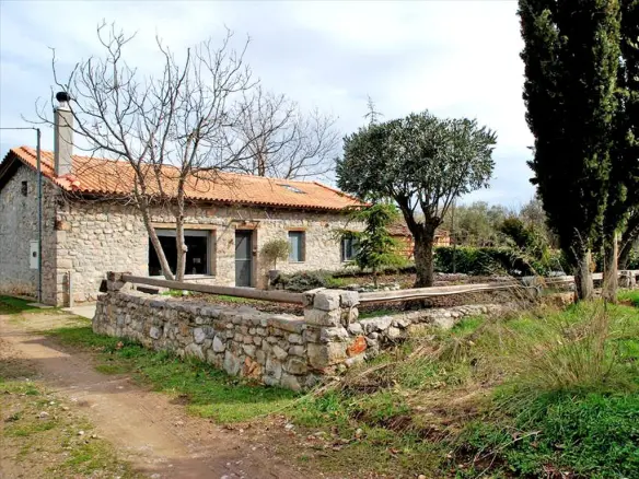 3-bedroom Detached House In Arachova, Greece (140 M²)