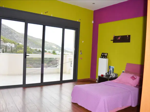 4-bedroom Detached House In Marathonas, Greece (265 M²)