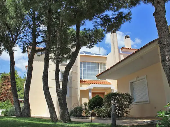 3-bedroom Villa In Rafina, Greece (600 M²)