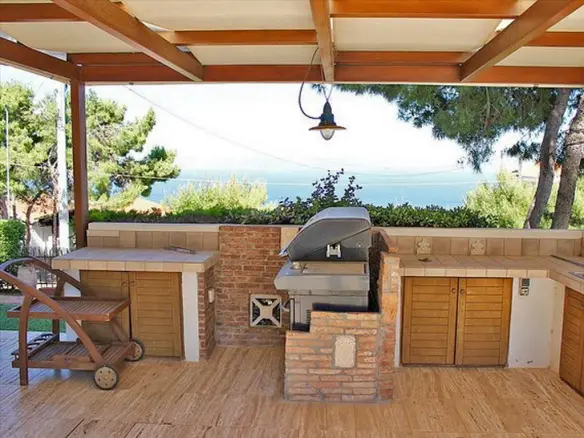 3-bedroom Villa In Rafina, Greece (600 M²)