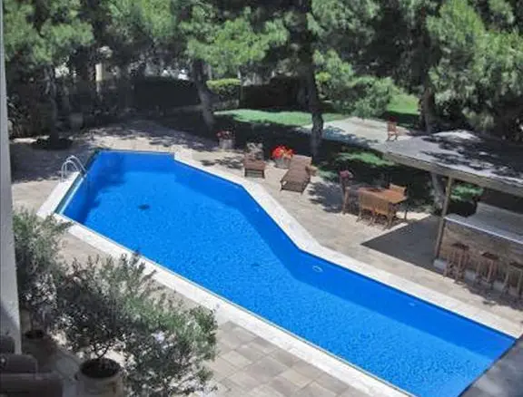 3-bedroom Villa In Rafina, Greece (600 M²)