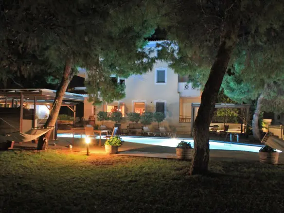 3-bedroom Villa In Rafina, Greece (600 M²)