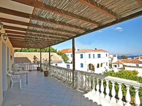 8-bedroom Maisonette In Greece (155 M²)