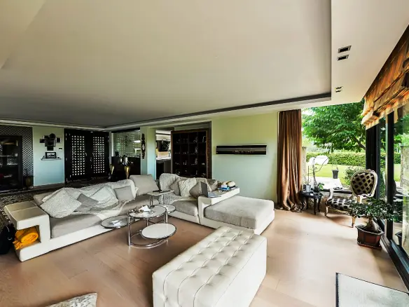 Villa In Pylea, Greece (800 M²)