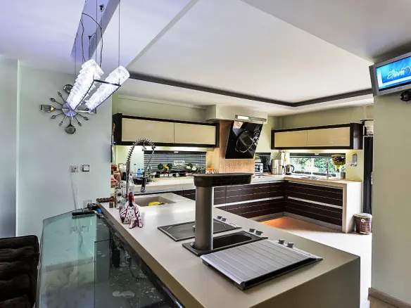 Villa In Pylea, Greece (800 M²)