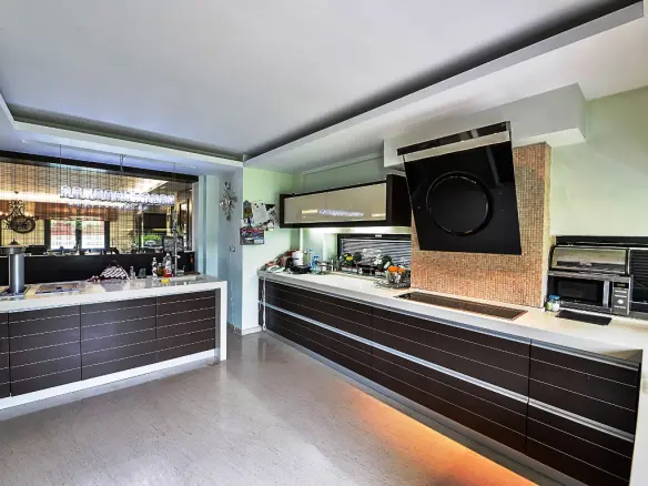 Villa In Pylea, Greece (800 M²)