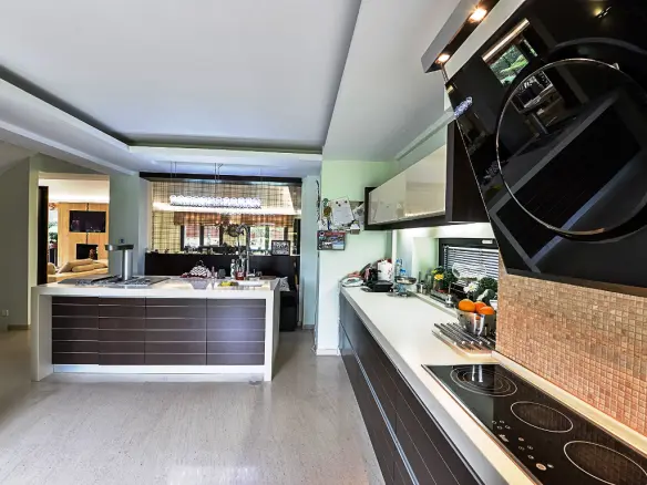 Villa In Pylea, Greece (800 M²)